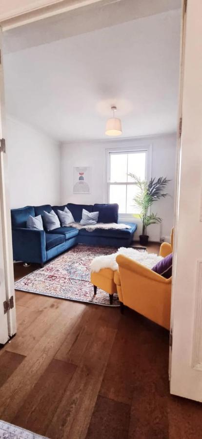Stylish 3 Bedroom Townhouse In Brockley With Large Garden Londra
