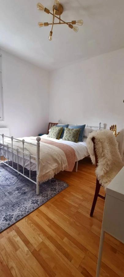 Stylish 3 Bedroom Townhouse In Brockley With Large Garden Londra